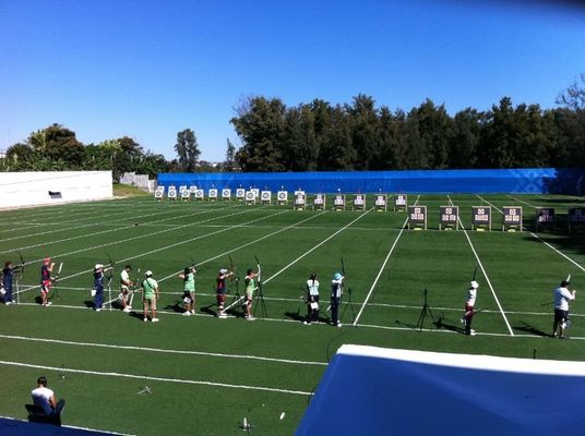 CPP+LENO 지원 및 SBR 라텍스 코팅과 함께 32mm 스파일 높이 축구 인공 잔디