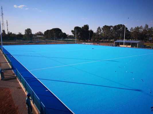 FIH 인증을 받은 인공 하키 잔디, 14mm 높이의 잔디와 안정적인 플레이를 위한 물 스프레이